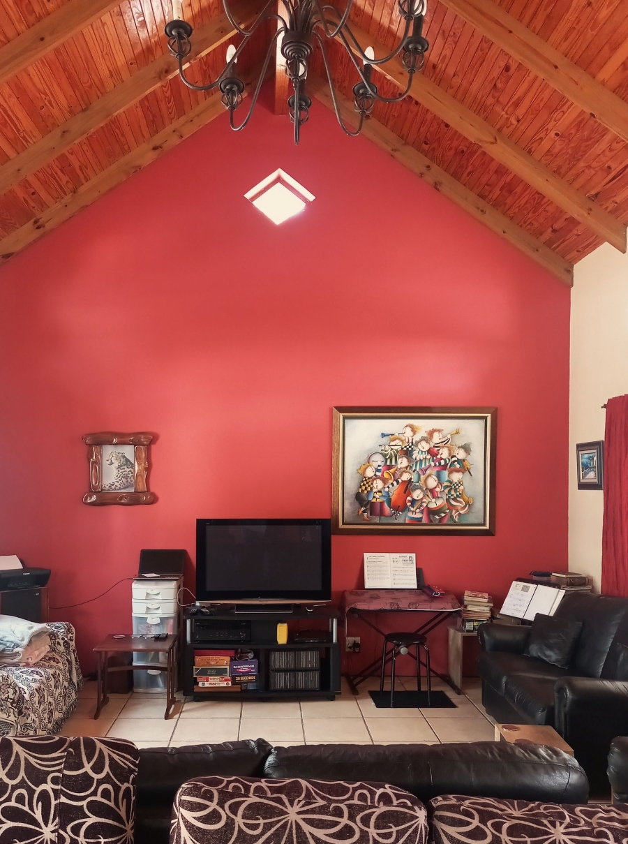 4 Bedroom Property for Sale in Uniondale Western Cape